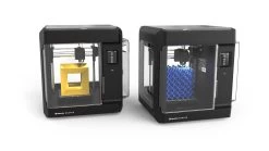 MAKERBOT MAKERBOT 3D CLASSROOM BUNDLE 2xPRINTERS 4xPLA4xBUILDPLAT ES X2 ACTIVATION CARDS